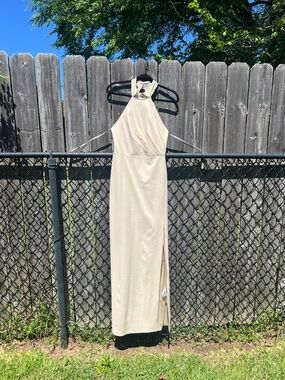 Monique Lhuillier Cream Halter-Neck Maxi Dress